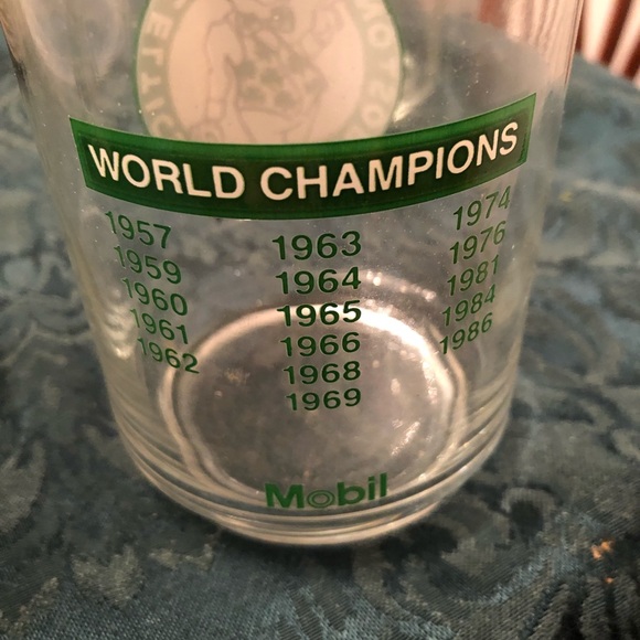 1986World Champion Celtics Glass - Picture 2 of 2